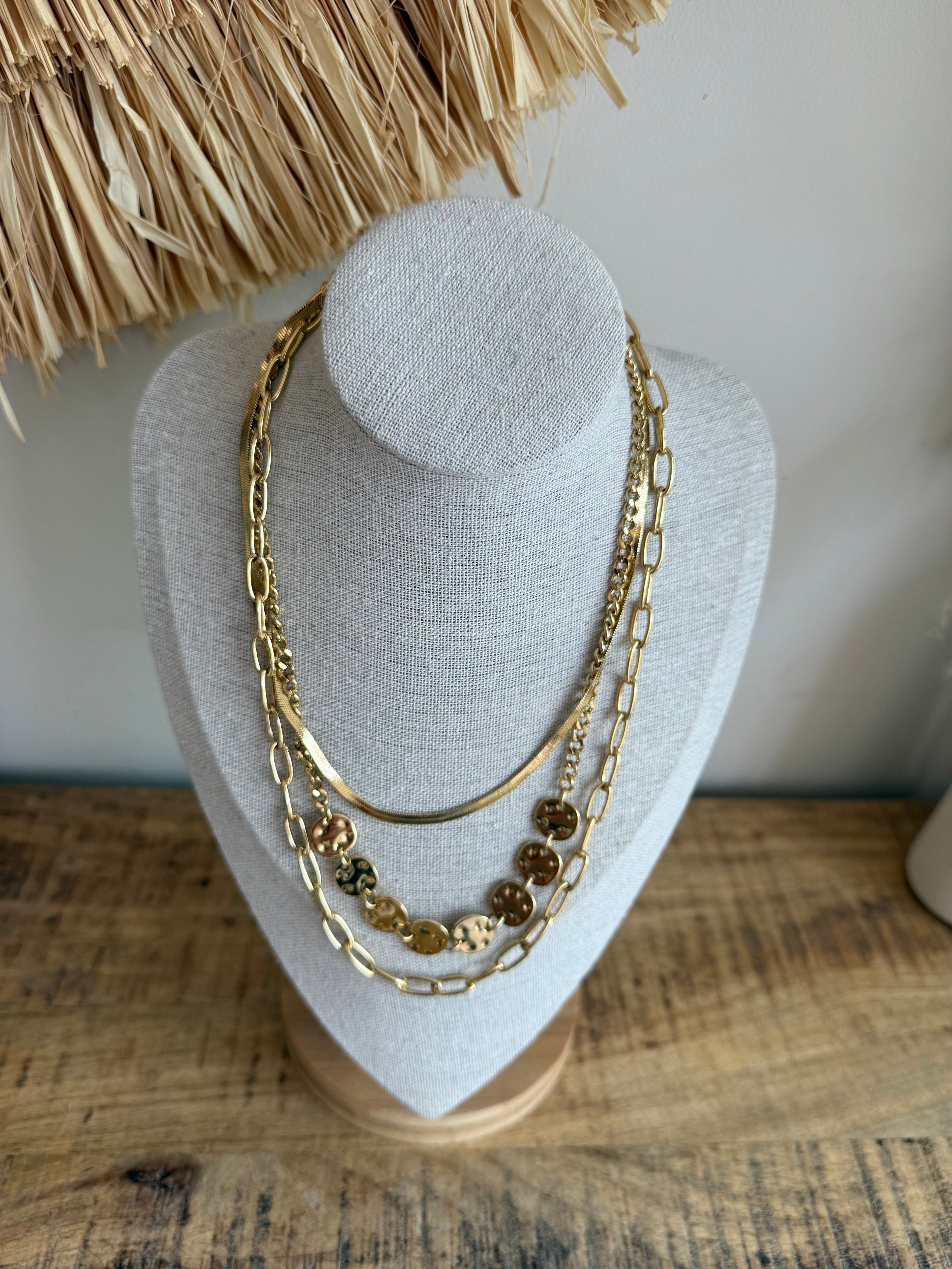 Collar Triple Cadena Dorada