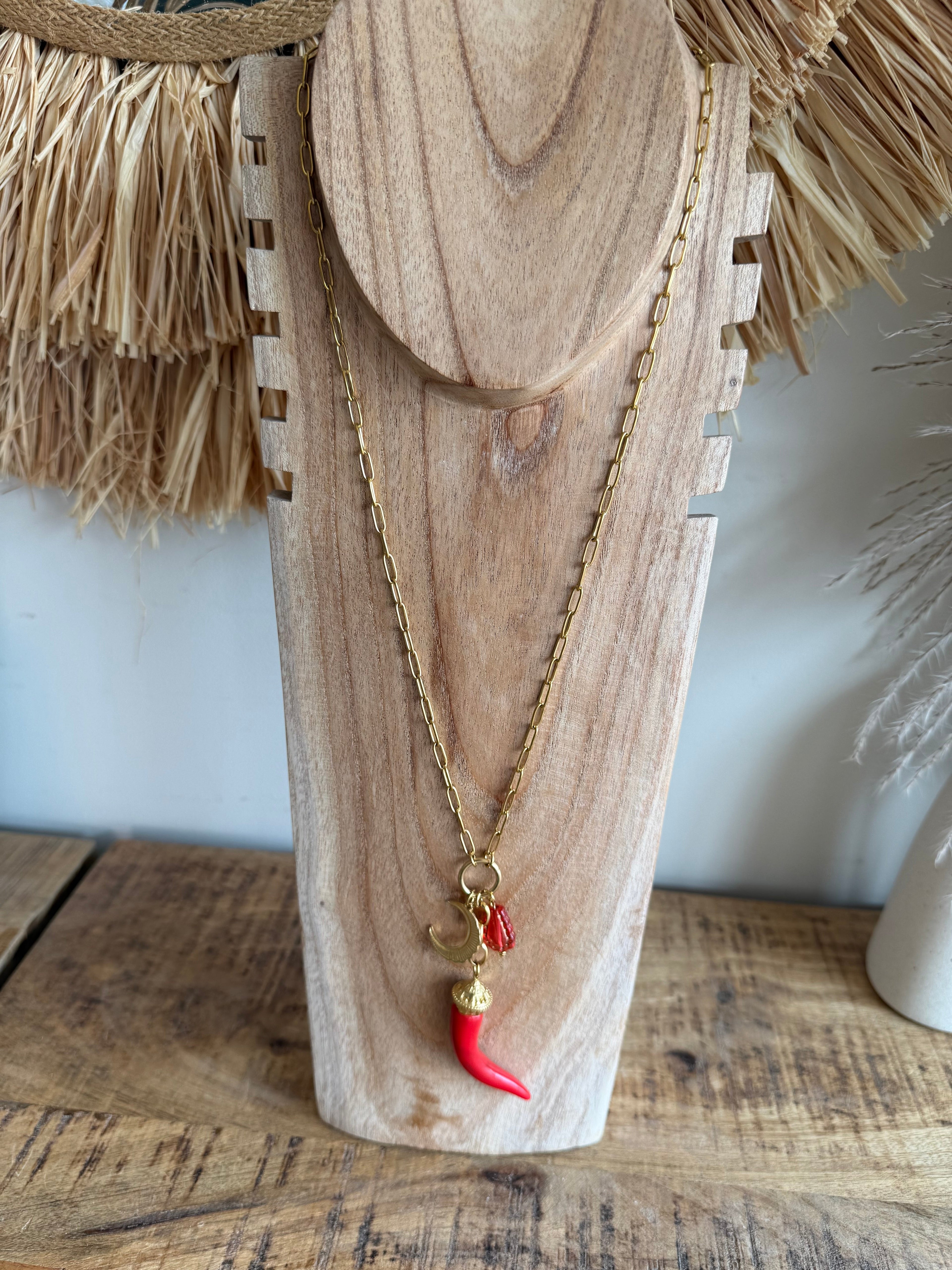 Collar Cuerno Rojo
