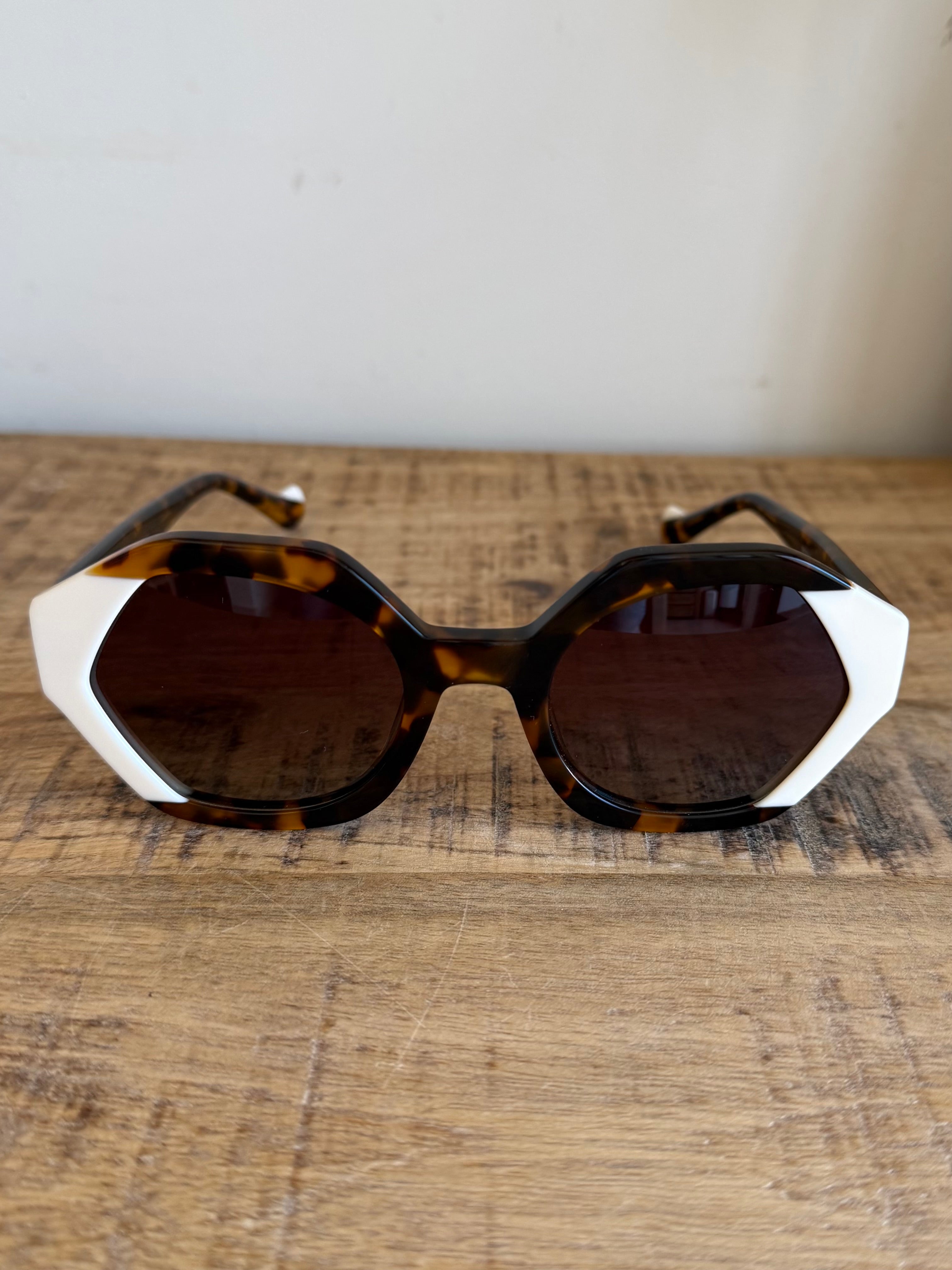 Gafas de Sol Octavia Carey Disponible en preventa · Envíos a partir del 10 de mayo