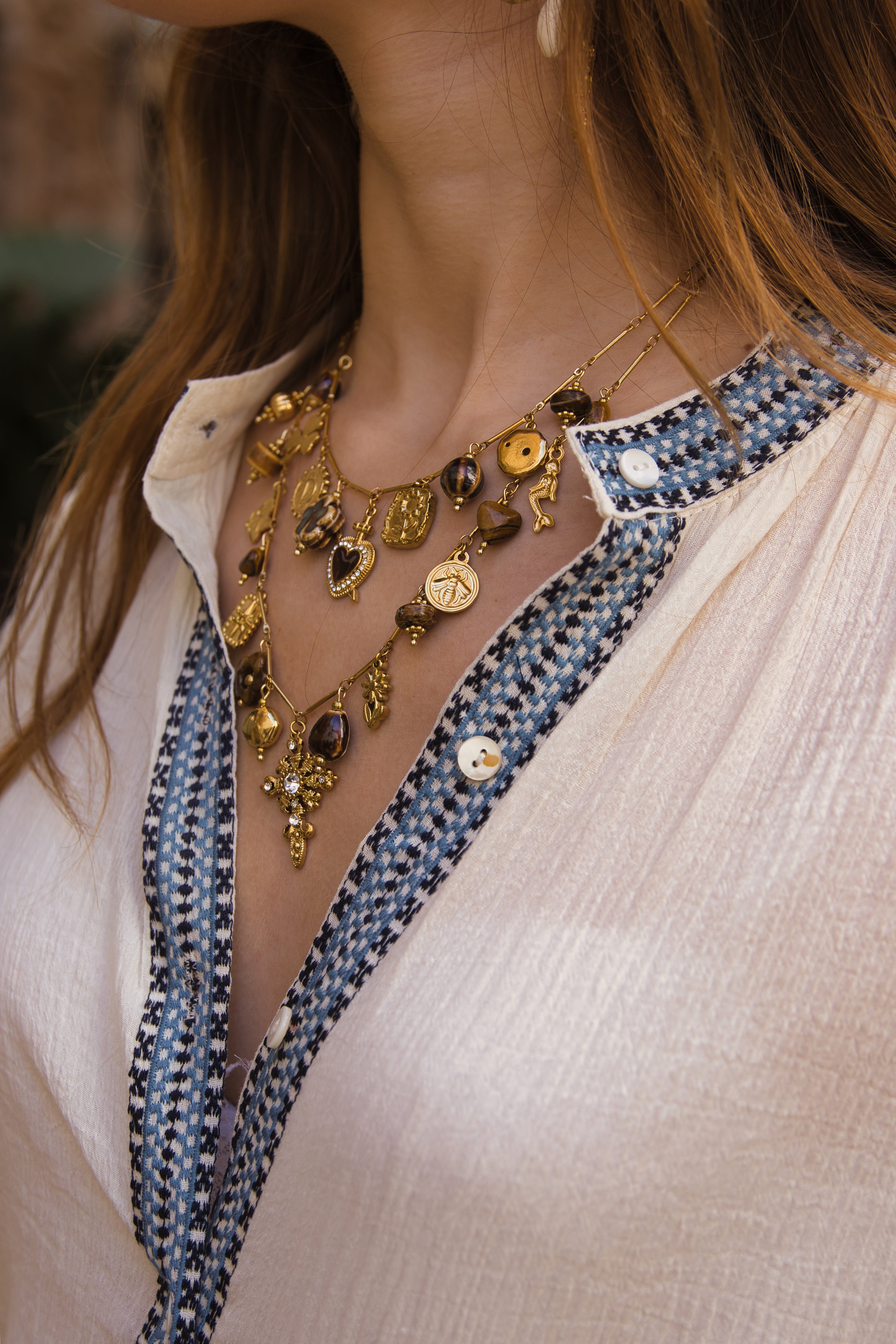 Collar Amuletos Dorados