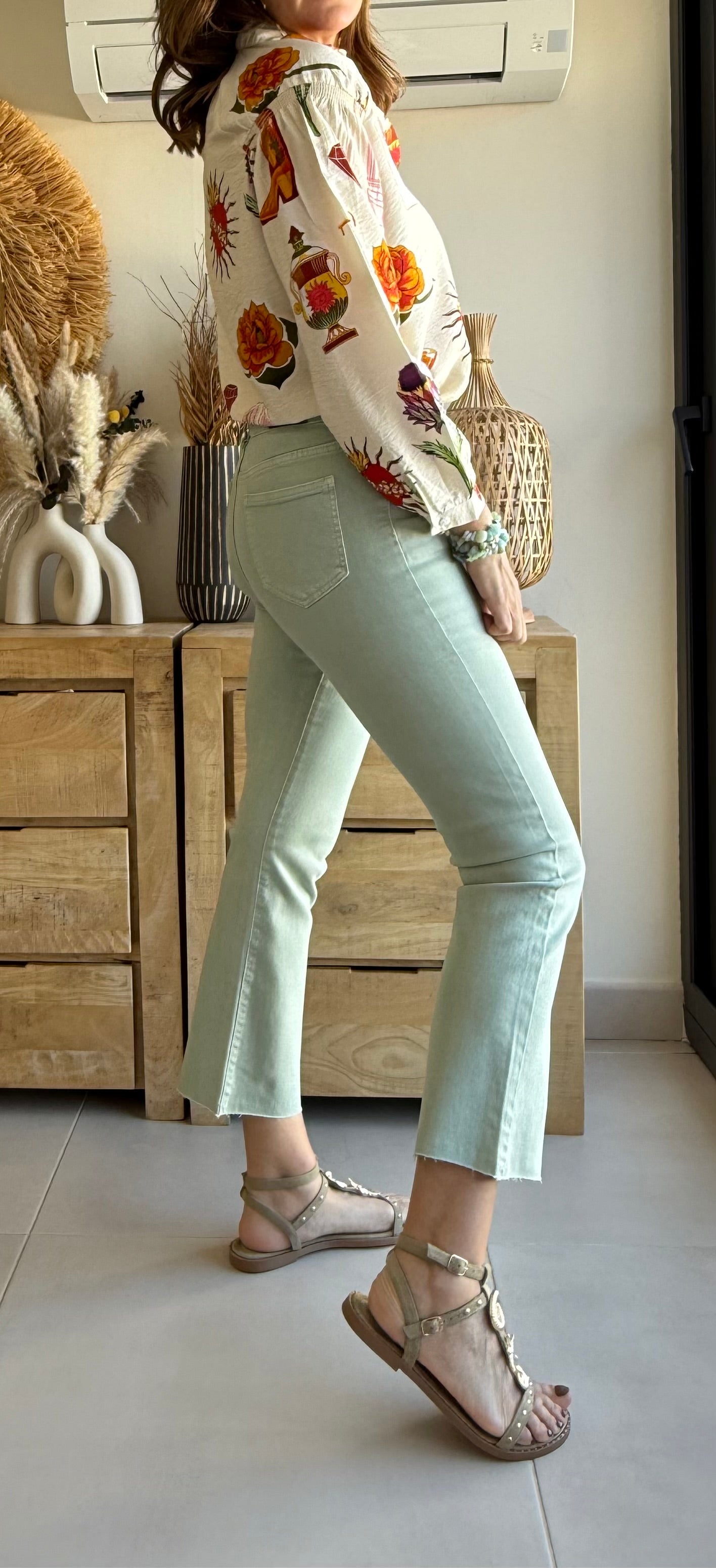 Pantalón Denim Cropped Flare Colors