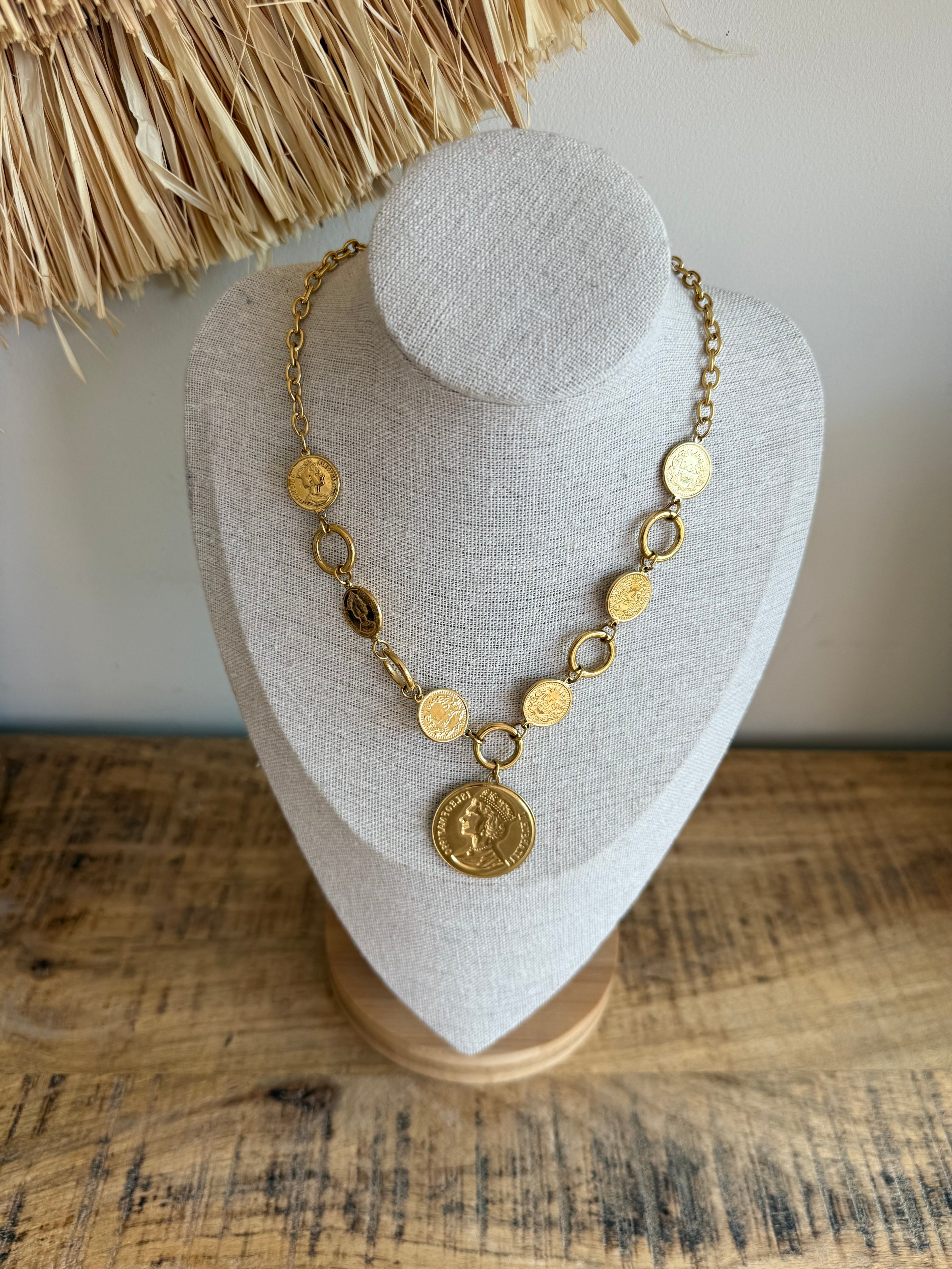 Collar Monedas Imperio Dorado