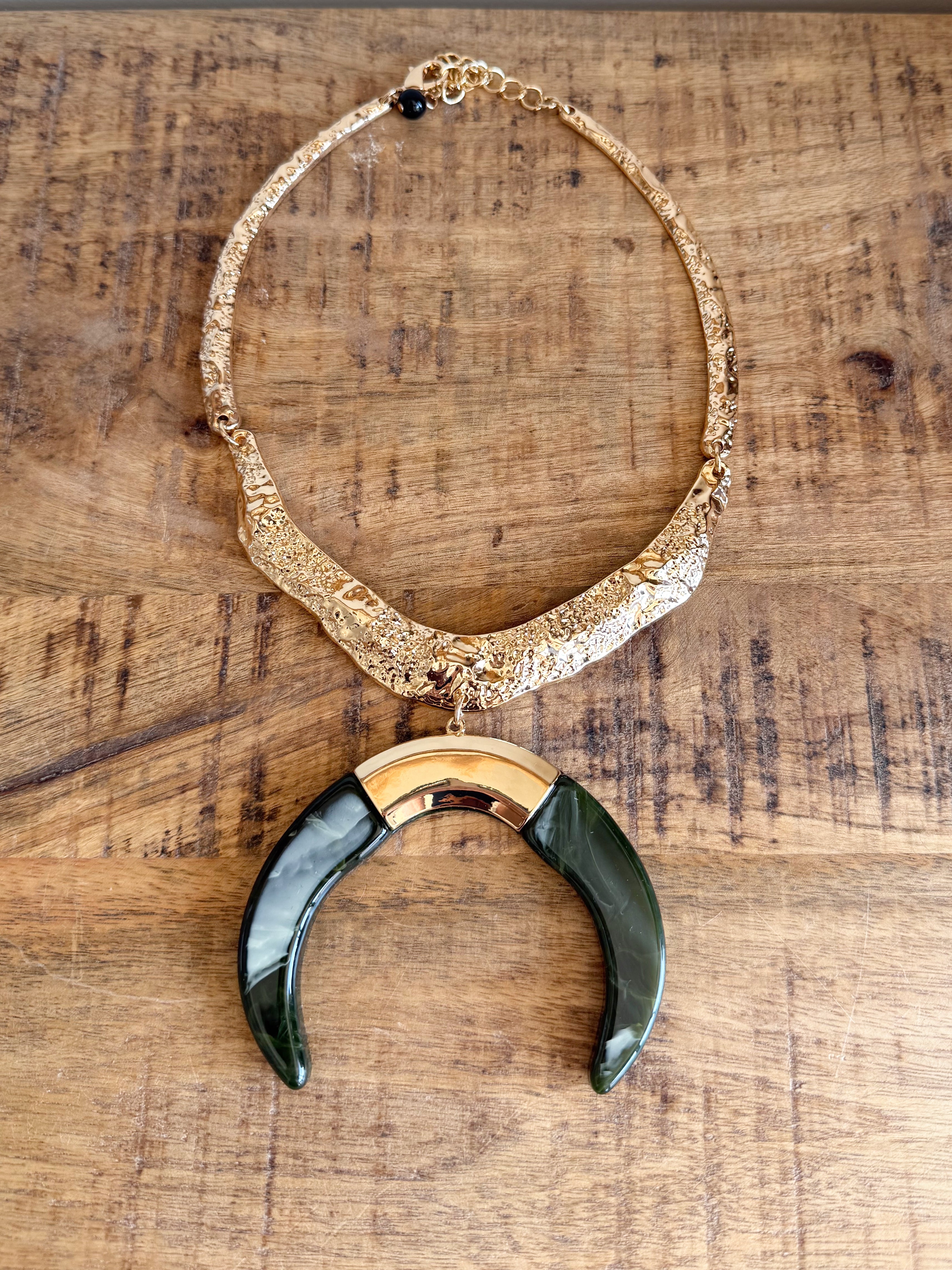 Collar Media Luna Acero Dorado